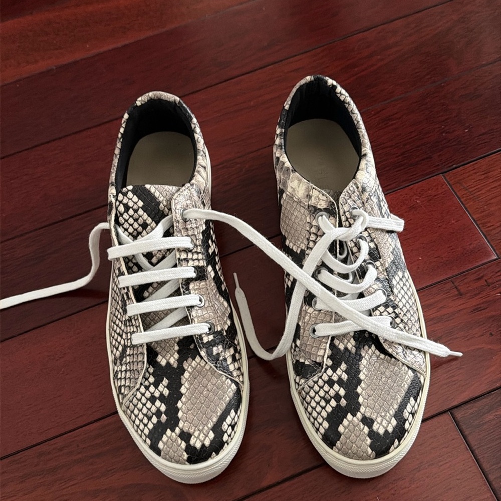 The flexx sneakers. Never use size 8.5